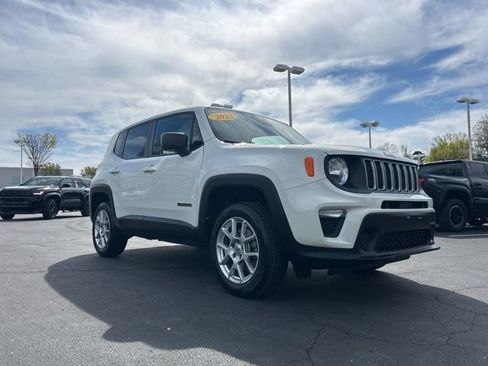 Used 2023 Jeep Renegade Latitude image 3