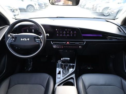 Used 2023 Kia Niro EX image 15