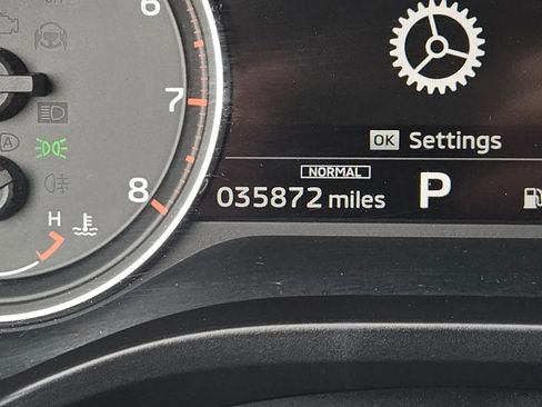 Used 2024 Mitsubishi Outlander SE image 16