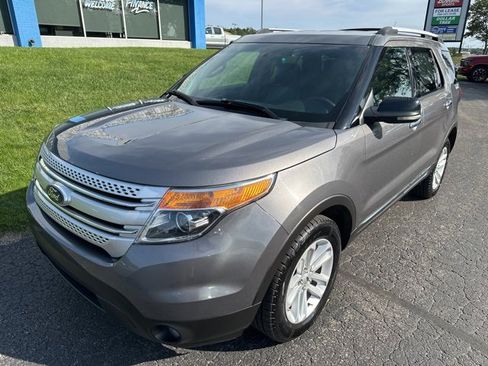 Used 2013 Ford Explorer XLT image 2
