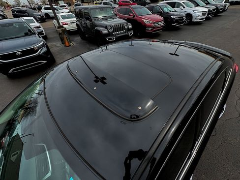 Used 2017 Nissan Sentra SR w/ SR Premium Technology Package image 28