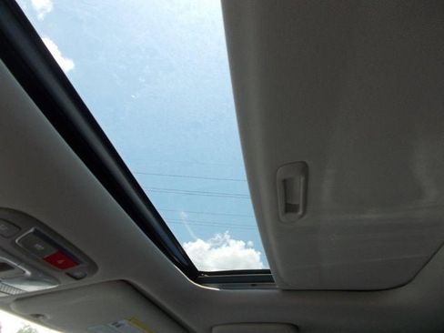 Used 2023 Kia Telluride EX w/ EX Captain's Chair Package image 17