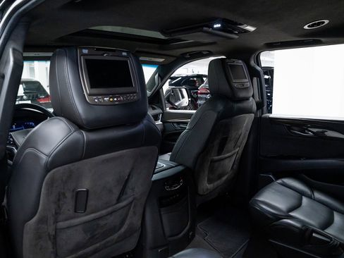 Used 2019 Cadillac Escalade ESV Platinum image 22