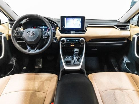 Used 2025 Toyota RAV4 XLE AWD/4WD image 13