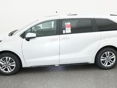 New 2026 Toyota Sienna Limited FWD image 3