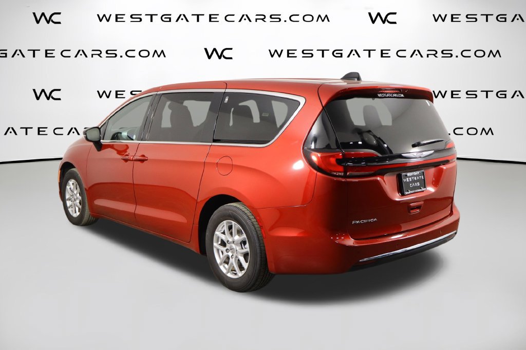 Used 2025 Chrysler Pacifica Select FWD image 47