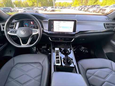 Used 2025 Volkswagen Atlas Cross Sport SE FWD image 16