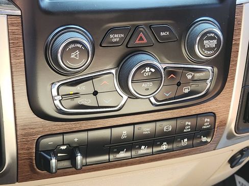 Used 2016 RAM 2500 Laramie w/ Cold Weather Group AWD/4WD image 8
