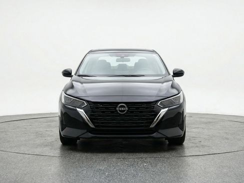Used 2025 Nissan Sentra SV image 2