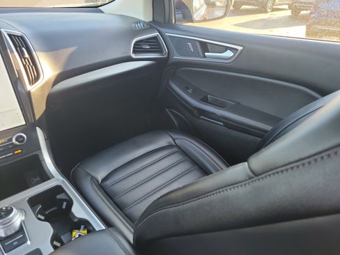 Used 2024 Ford Edge SEL w/ Convenience Package image 16
