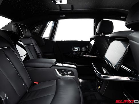 Used 2022 Rolls-Royce Phantom Sedan RWD image 42