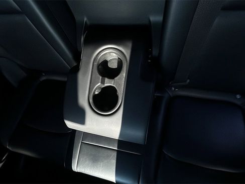 Used 2021 Tesla Model Y Long Range image 23