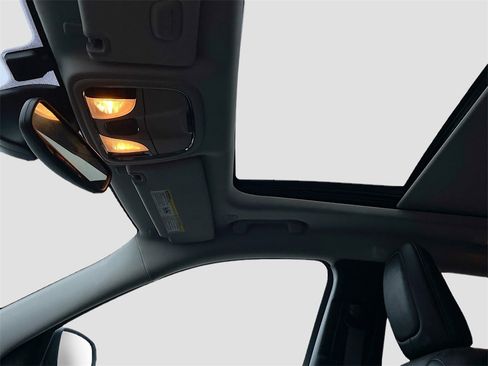 Used 2023 Jeep Cherokee Altitude Lux w/ Lux Elite Package image 21