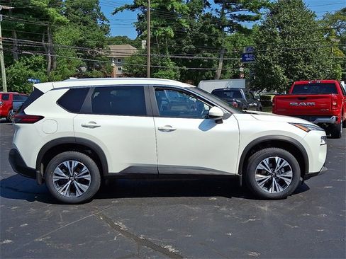 Used 2023 Nissan Rogue SV w/ SV Premium B Package image 7