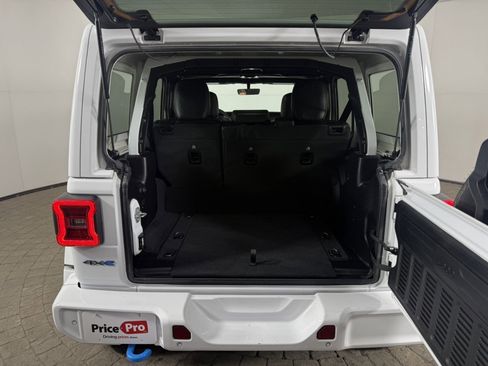 Used 2023 Jeep Wrangler Unlimited Sahara image 7