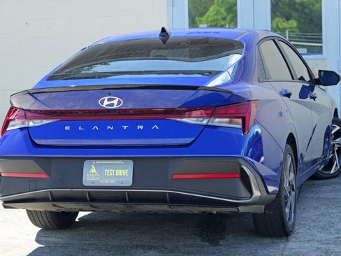 Used 2025 Hyundai Elantra SEL FWD image 4