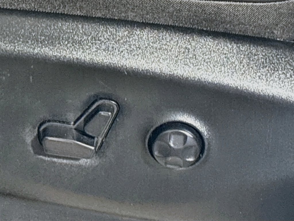 Used 2024 Chrysler Pacifica Touring-L FWD image 13