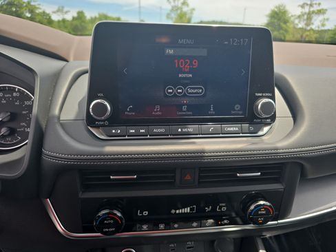 Used 2023 Nissan Rogue SV FWD image 19