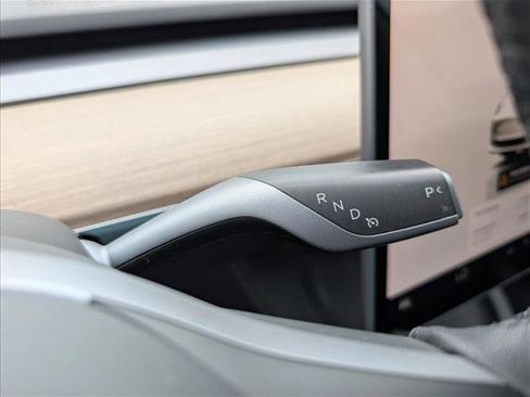 Used 2023 Tesla Model 3 Standard Range image 11