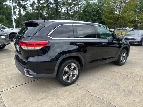 Used 2017 Toyota Highlander Limited Platinum FWD image 6