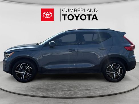 Used 2023 Volvo XC40 B5 Plus AWD/4WD image 2