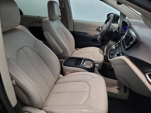 Used 2021 Chrysler Voyager Lxi FWD image 21