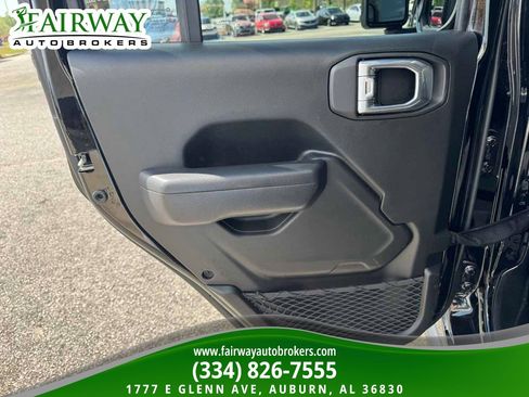 Used 2025 Jeep Wrangler Unlimited Rubicon w/ Convenience Group image 27