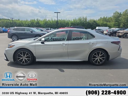Used 2023 Toyota Camry SE AWD/4WD image 4