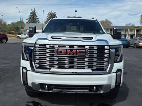 Used 2025 GMC Sierra 3500 Denali AWD/4WD image 4
