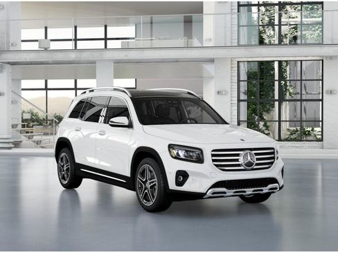 Used 2026 Mercedes-Benz GLB 250 4MATIC image 8