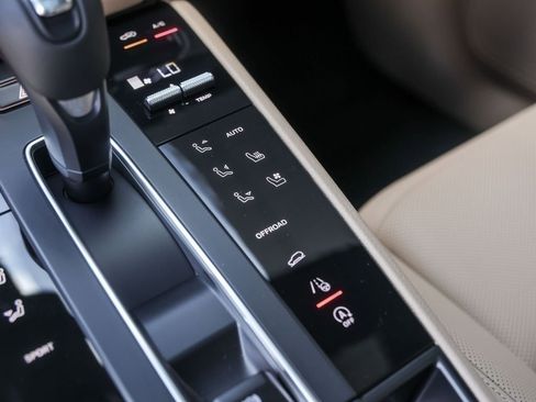 Certified 2026 Porsche Macan AWD/4WD image 26