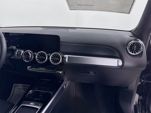 Used 2025 Mercedes-Benz GLB 250 4MATIC image 27