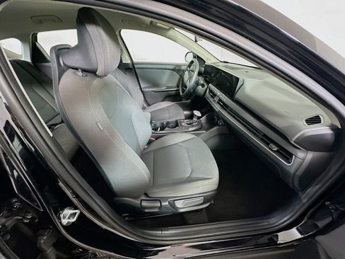 Used 2025 Kia K4 LXS image 30