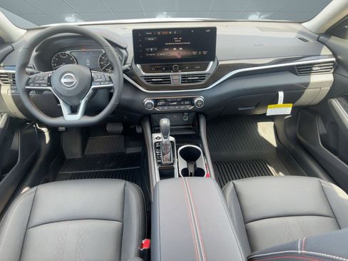 New 2025 Nissan Altima 2.5 SR w/ SR Premium Package image 17