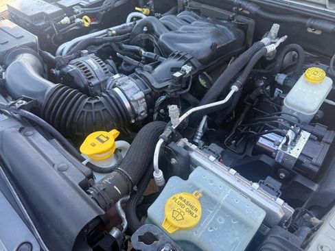 Used 2017 Jeep Wrangler Unlimited Sport AWD/4WD image 32