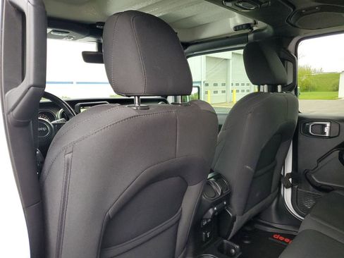 Used 2021 Jeep Gladiator Sport w/ Uconnect 4C Nav & Sound Group AWD/4WD image 28