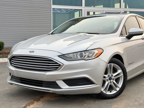 Used 2018 Ford Fusion SE FWD image 4