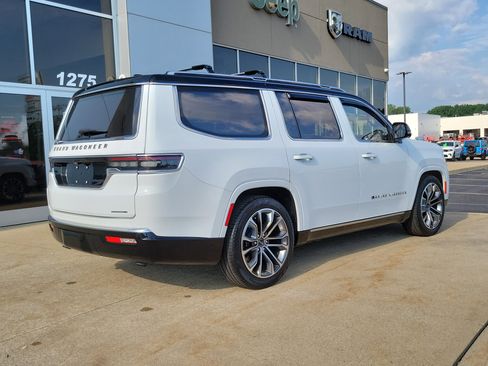 Used 2024 Jeep Grand Wagoneer Series III w/ Rear Seat Video Group 1 AWD/4WD image 4
