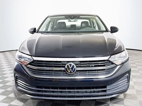 Used 2024 Volkswagen Jetta SE FWD image 2