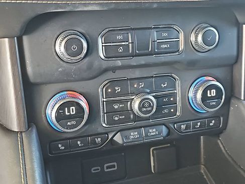 Used 2023 GMC Yukon XL AT4 w/ AT4 Premium Package AWD/4WD image 27