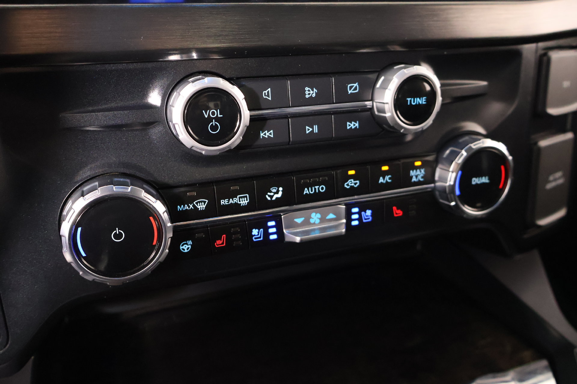 Used 2024 Ford F250 Lariat w/ Lariat Ultimate Package AWD/4WD image 8