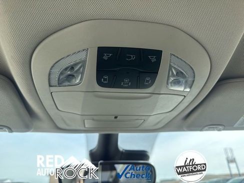 Used 2023 Chrysler Voyager LX image 13