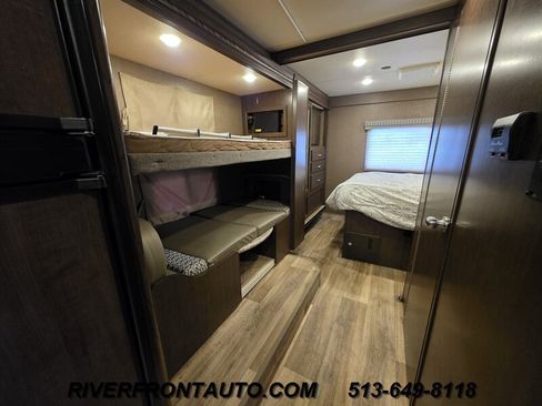 Used 2017 Ford E-450 and Econoline 450 Super Duty w/ Motorhome Prep Package RWD image 5
