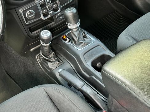 Used 2020 Jeep Wrangler Unlimited Sport S w/ Sun And Sound Package AWD/4WD image 25