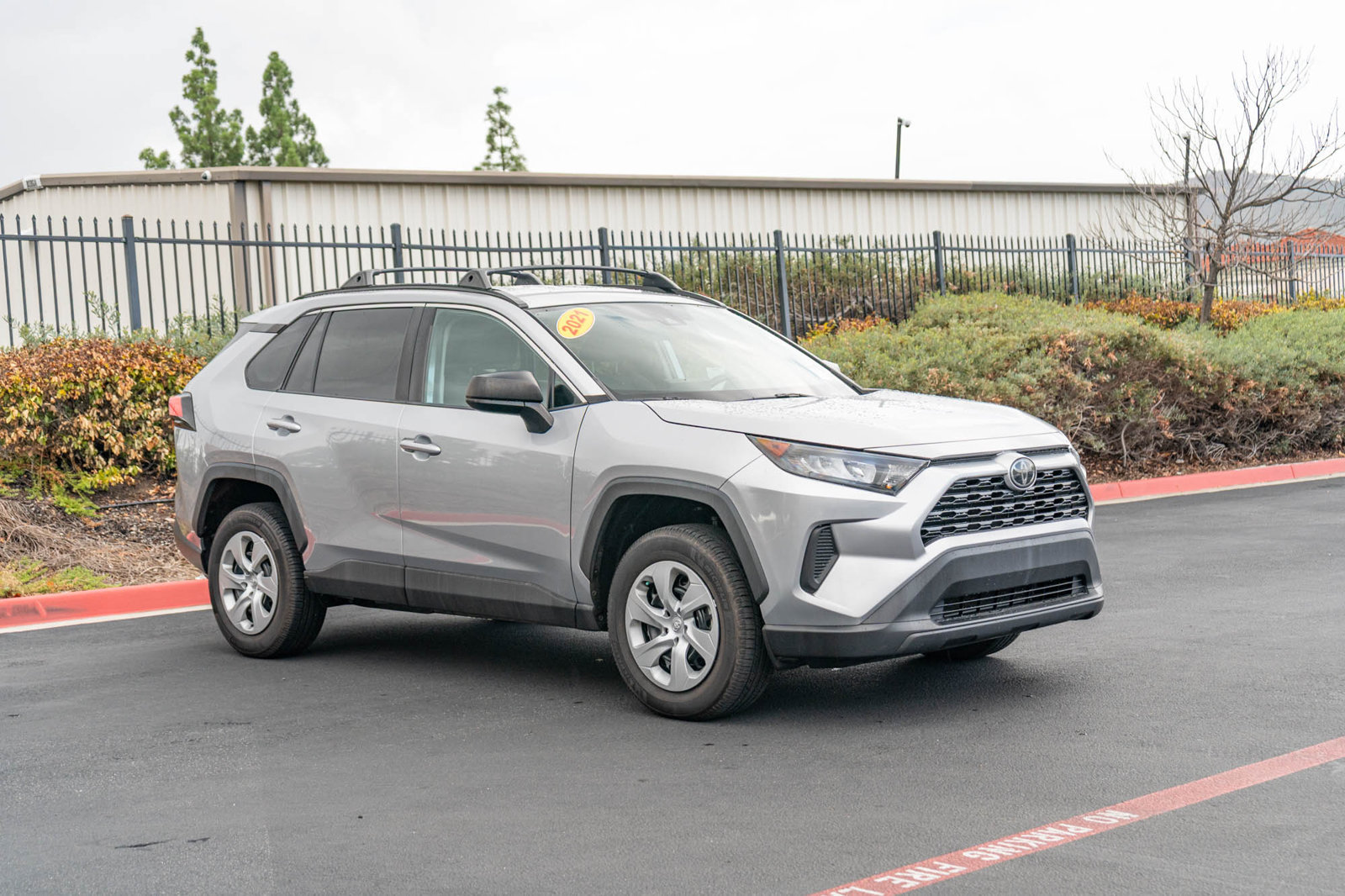 Certified 2021 Toyota RAV4 LE w/ Carpet Mat Package (TMS) AWD/4WD image 3