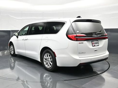 Certified 2023 Chrysler Pacifica Touring-L FWD image 12