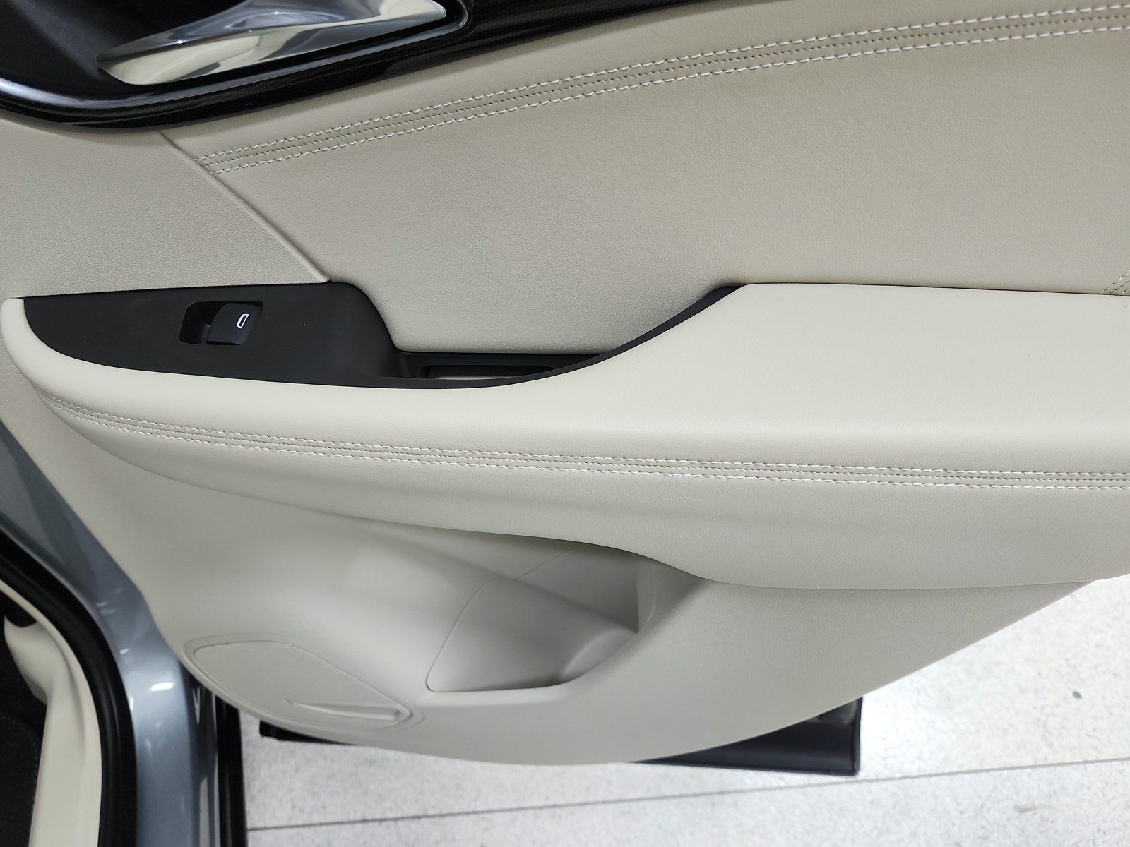 Used 2023 Buick Envision Essence w/ Technology Package I FWD image 48