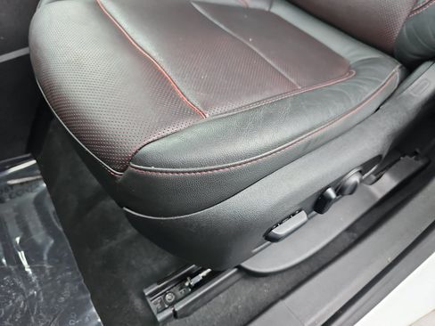 Used 2019 Chevrolet Blazer RS w/ LPO, Floor Liner Package FWD image 25