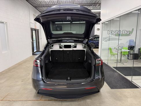 Used 2024 Tesla Model Y Long Range AWD/4WD image 18