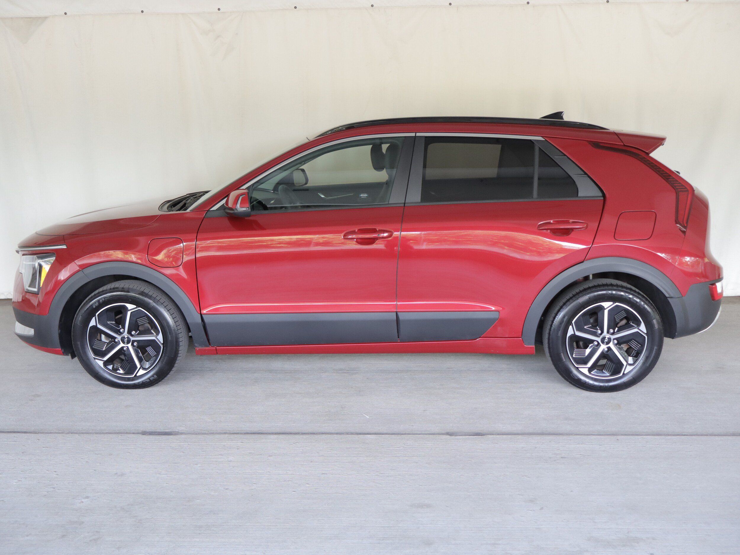 Used 2024 Kia Niro EX w/ EX Cold Weather Package FWD image 22